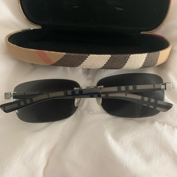 Burberry Rimless Sunglasses with case - Picture 10 of 14